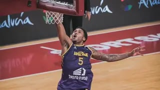 שחקן הפועל חולון ג'יילן אדאמס