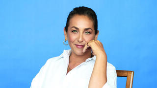 "גידלתי את עצמי ואת הסוד שבתוכי. הפכתי לילדה כועסת. כיוון שלא יכולתי לתת לאנשים להתקרב אליי באמת, גידלתי קוצים"