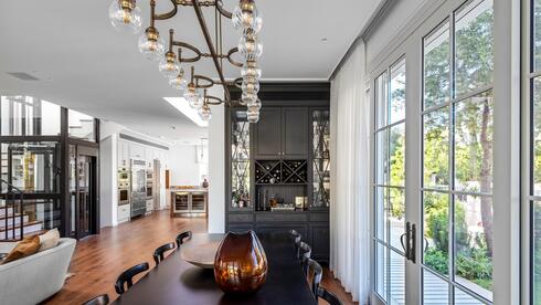 וילה בשרון. אדריכלות, תכנון ועיצוב: שירלי דן