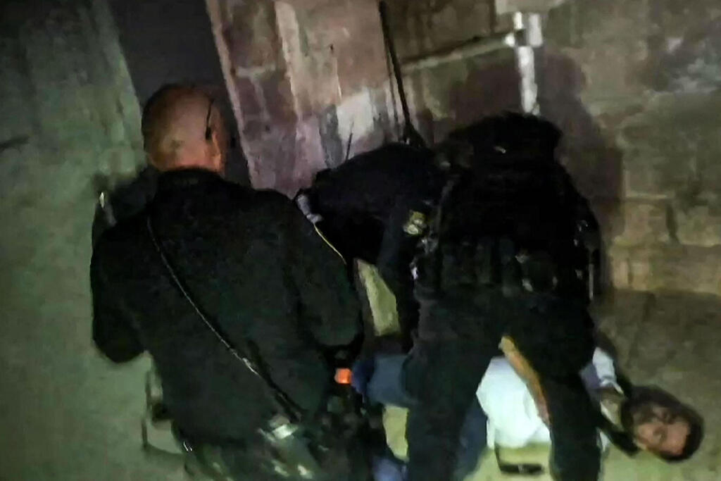 מעצר מאבטח צרפתי ב כנסיית אלאונה ב הר הזיתים ב ירושלים בעימות בביקור שר החוץ של צרפת ז'אן-נואל בארו
