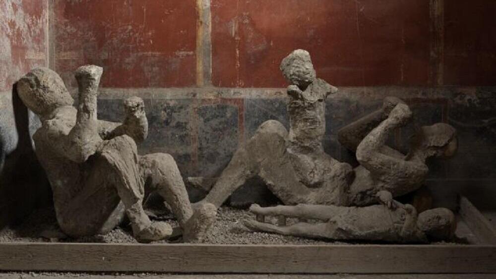 Four individuals in Pompeii thought to be realted (Photo: Archaeological Park of Pompeii) ארבעת הפרטים בפומפיי, שהתגלו כמי שאינם קשורים זה לזה