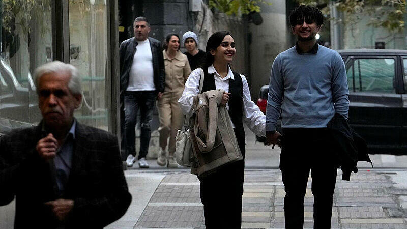 איראנים ברחובות טהרן, איראן