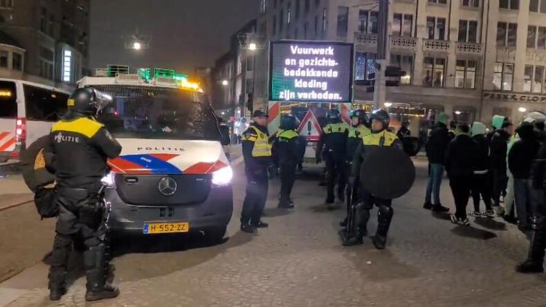 Dutch police in Amsterdam after Israelis attacked 