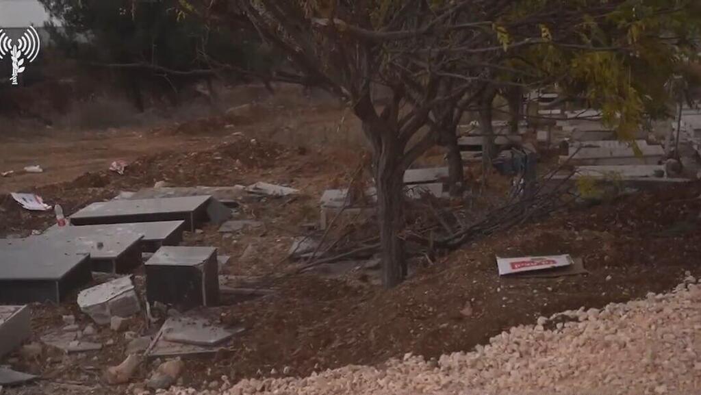  תיעוד של מתחם הטרור התת-קרקעי בתוך בית הקברות