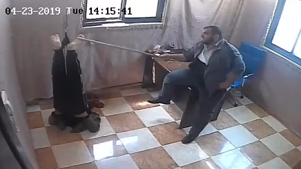תיעוד המראה את חמאס מתעלל הפלסטינים