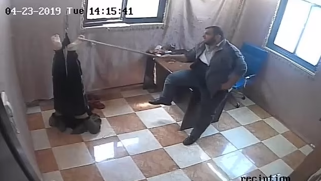 תיעוד המראה את חמאס מתעלל הפלסטינים