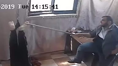 תיעוד המראה את חמאס מתעלל הפלסטינים