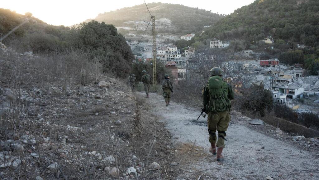 כוחות אוגדה 36 ממשיכים בפעילות הקרקעית בדרום לבנון: חוליית מחבלים חוסלה מהאוויר, אותרו משגרים מכוונים לשטח הארץ
