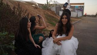 הוד השרון - זוג שמתחתן נקלע לאזעקות בדרכם לחתונה