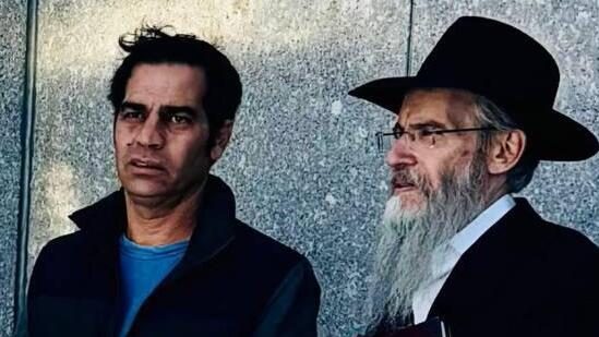 אביב גפן מתפלל בניו יורק 