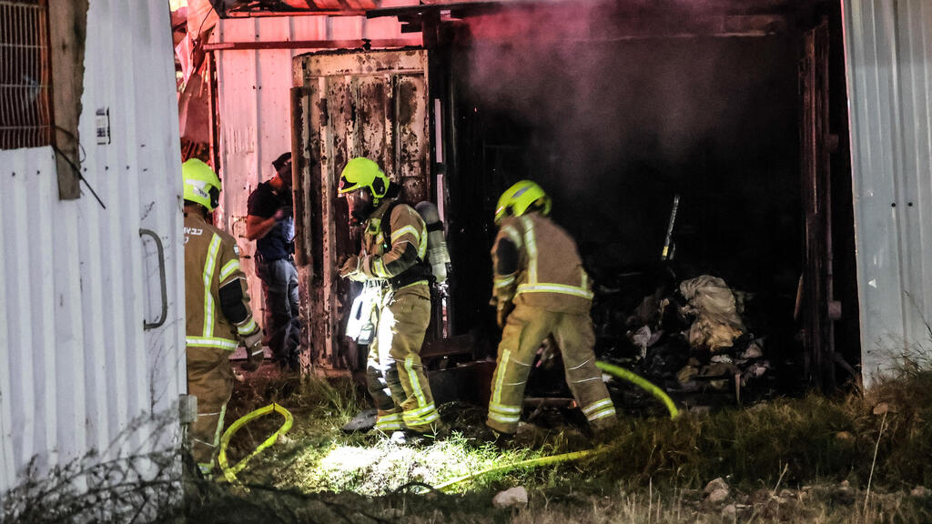 Rocket barrage to Nahariya scored a direct hit on a warehouse, killing 2 (Photo: Gil Nehushtan) פגיעה ישירה בנהריה