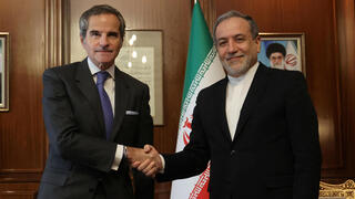 ראש סבא"א רפאל גרוסי פגישה ב איראן עם שר החוץ עבאס אראקצ'י