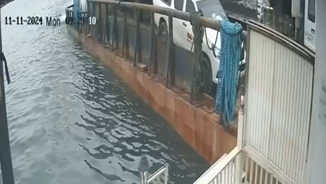 הספינה עוברת סמוך מאוד לבית חב"ד