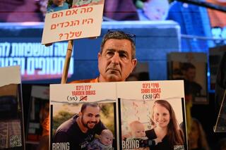 אלי ביבס, סבם של כפיר ואריאל בכיכר החטופים