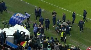 שחקני קוסובו יורדים מהמגרש