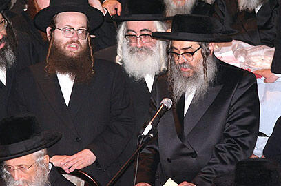 Rabbi Aaron Teitelbaum. 'The haredim, who will have already tasted the taste of money, won't leave the government but will legitimize the draft law' (Photo: Kol Haolam Kulo) (צילום: "כל העולם כולו") Rabbi Aaron Teitelbaum. 'The haredim, who will have already tasted the taste of money, won't leave the government but will legitimize the draft law' (Photo: Kol Haolam Kulo)