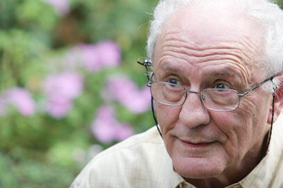 Проф. Зеэв Штернхаль