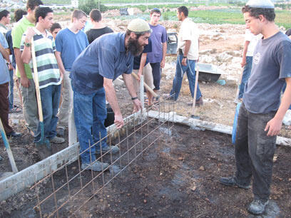 באדיבות מועצה המקומית קרית ארבע-חברון
