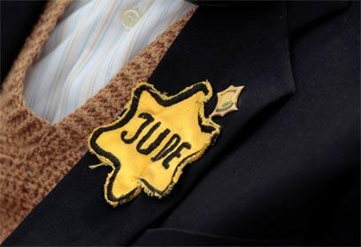 Average age of Holocaust survivors in Europe is 85, most live in below average conditions and are still awaiting full restitutions (Archive photo: Reuters) (צילום: רויטרס) Average age of Holocaust survivors in Europe is 85, most live in below average conditions and are still awaiting full restitutions (Archive photo: Reuters)