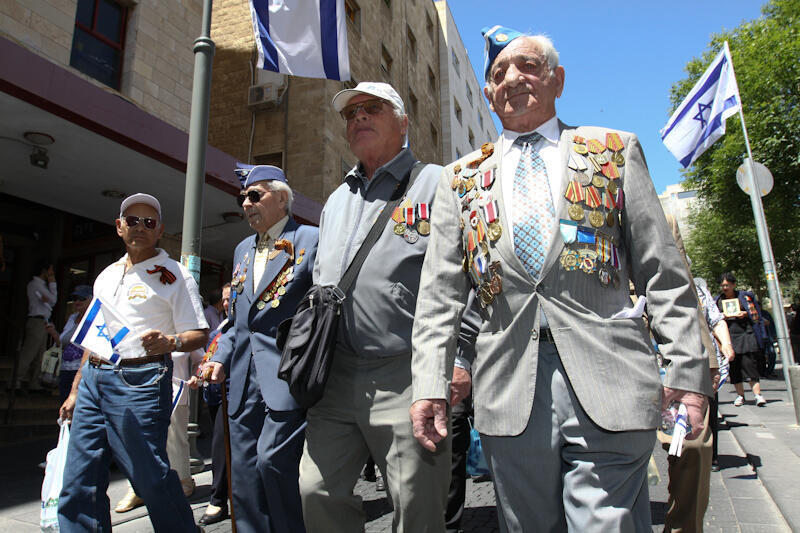מצעד ב ירושלים יום הניצחון של בעלות הברית על גרמניה (צילום: אוהד צויגנברג) מצעד ב ירושלים יום הניצחון של בעלות הברית על גרמניה