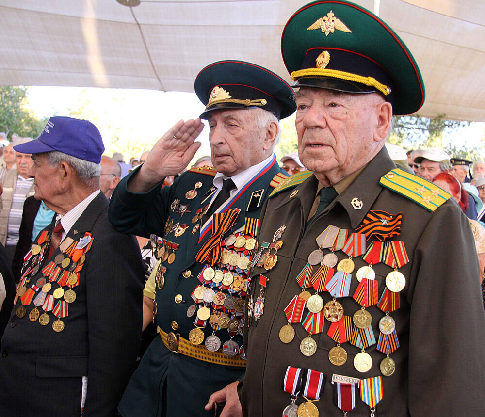 וטרנים ב טקס ב יד ושם לרגל יום הניצחון על גרמניה הנאצית (צילום: באדיבות יד ושם) וטרנים ב טקס ב יד ושם לרגל יום הניצחון על גרמניה הנאצית