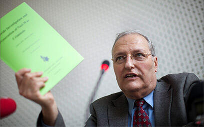 Dr. Efraim Zuroff the director of the Simon Wiesenthal Center. (Photo: Associated Press) (צילום: AP) Dr. Efraim Zuroff the director of the Simon Wiesenthal Center. (Photo: Associated Press)
