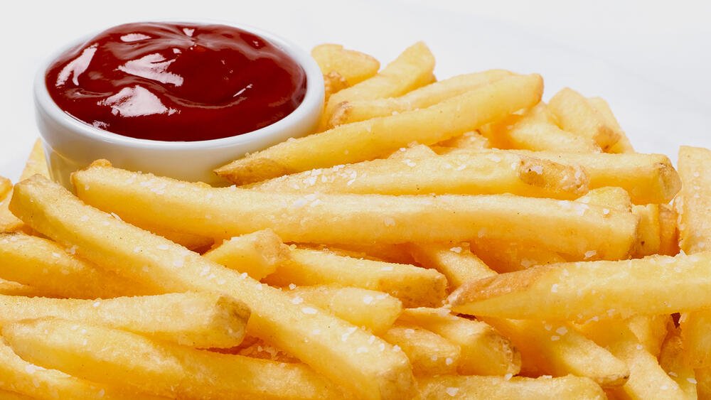 Чипсы с кетчупом