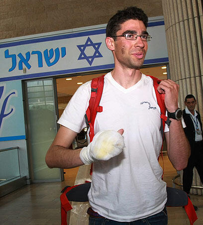 Надав возвращается домой после спасения турецкого альпиниста. Фото: Шауль Голан (צילום: שאול גולן) Надав возвращается домой после спасения турецкого альпиниста. Фото: Шауль Голан