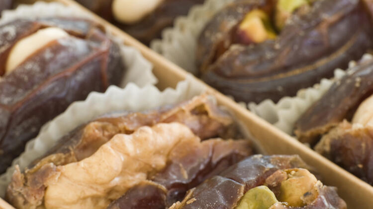 Финики с орехами 