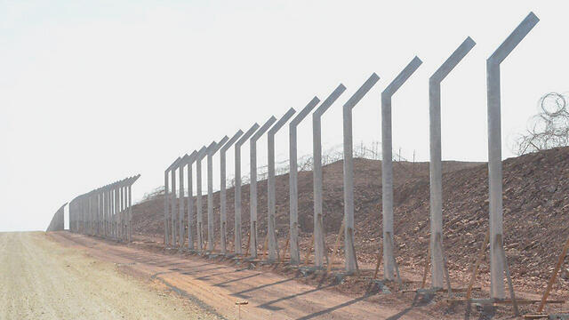 Fence along Egyptian border (Photo: Meir Ohayon)