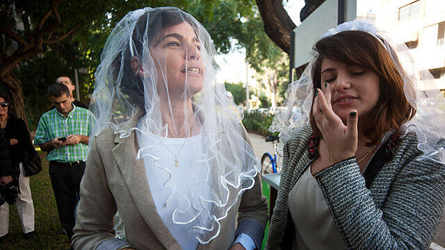 Tamar Zandberg from Meretz Party during a protest calling for gay marriage in front of the Tel Aviv Rabbinate (צילום: בני דויטש) Tamar Zandberg from Meretz Party during a protest calling for gay marriage in front of the Tel Aviv Rabbinate