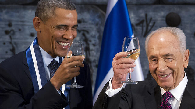 President Barack Obama and Shimon Peres (Photo: AFP)
