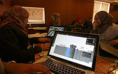 מתכנתים פלסטינים סדנת היי-טק רמאללה