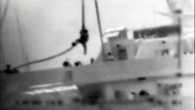 Israeli commandos raid the Mavi Marmara in 2010 (Archive Photo: AP) (צילום: AP) Israeli commandos raid the Mavi Marmara in 2010 (Archive Photo: AP)