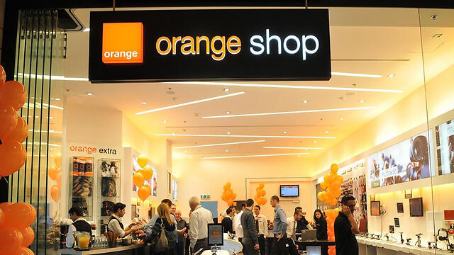 One of Partner's 'Orange' mobile phone shops in Israel (Photo: Sivan Faraj)