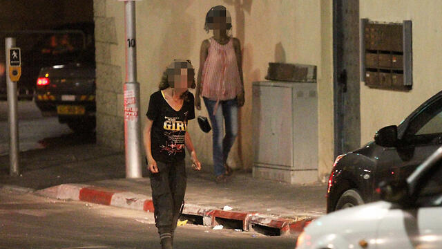 Drug addicts in south Tel Aviv (Photo: Ido Erez)