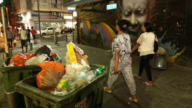 Local residents become indifferent (Photo: Ido Erez)