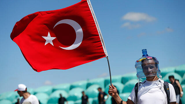 Police used tear gas in protests (Photo: Reuters)