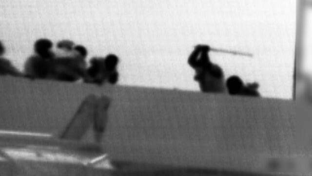 Activists aboard Mavi Marmara fight against Israeli commandos