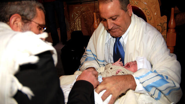 The ritual of circumcision (Photo: Shutterstock) (צילום: shutterstock) The ritual of circumcision (Photo: Shutterstock)