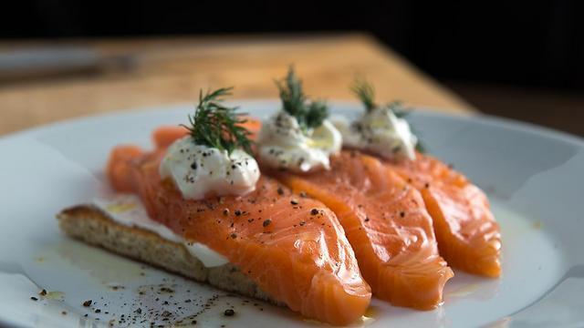 Копченый лосось. Фото: Ярон Бренер