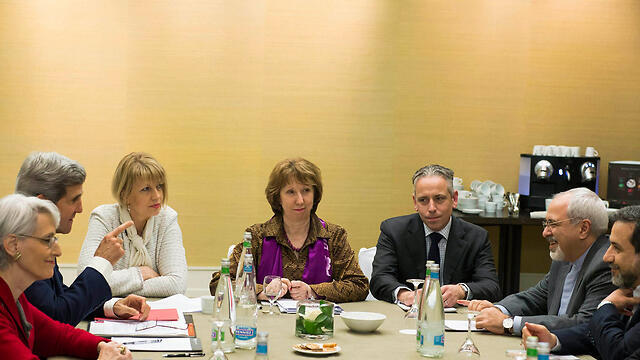 ג'ון קרי קתרין אשטון מוחמד זריף שיחות מו"מ גרעין איראן מעצמות (צילום: רויטרס) ג'ון קרי קתרין אשטון מוחמד זריף שיחות מו"מ גרעין איראן מעצמות