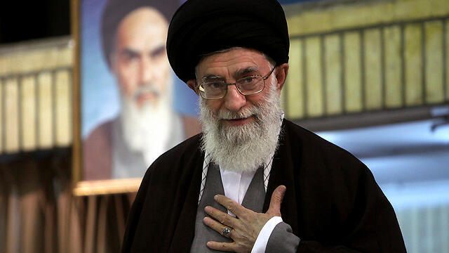 המנהיג הרוחני העליון של איראן עלי חמינאי טהרן 13 בדצמבר 2009 (צילום: רויטרס) המנהיג הרוחני העליון של איראן עלי חמינאי טהרן 13 בדצמבר 2009