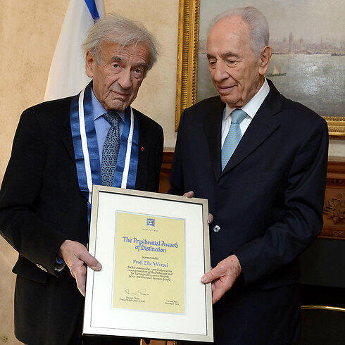 Shimon Peres and Elie Wiesel (Photo: Mark Nayman/GPO)