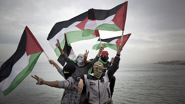 Palestinians in the Gaza Strip with the Palestinian flag (Photo: AFP)