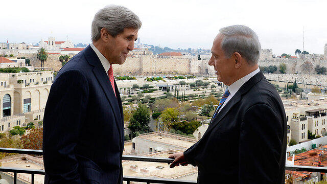 Kerry and Netanyahu meet in Jerusalem (Photo: EPA)