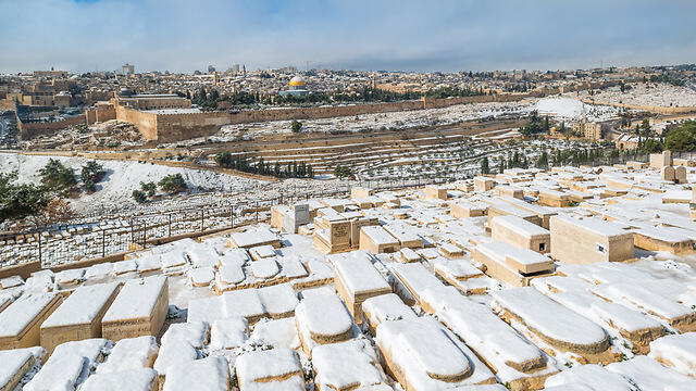 Jerusalem's Mount of Olives Cemetery on a snowy day. (Photo: Itay Bodel)