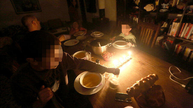 הפסקת חשמל בירושלים בחורף שעבר (צילום: גיל יוחנן ) הפסקת חשמל בירושלים בחורף שעבר