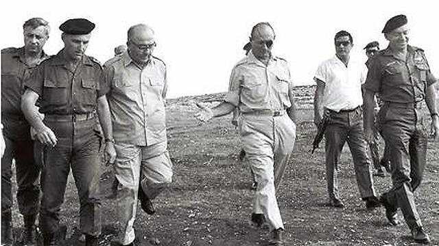 Ariel Sharon, left, Levi Eshkol, 3rd left, and Moshe Dayan, center, in 1967