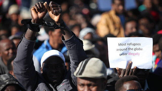 Asylum seekers protest in Jerusalem (Photo: Gil Yohanan)